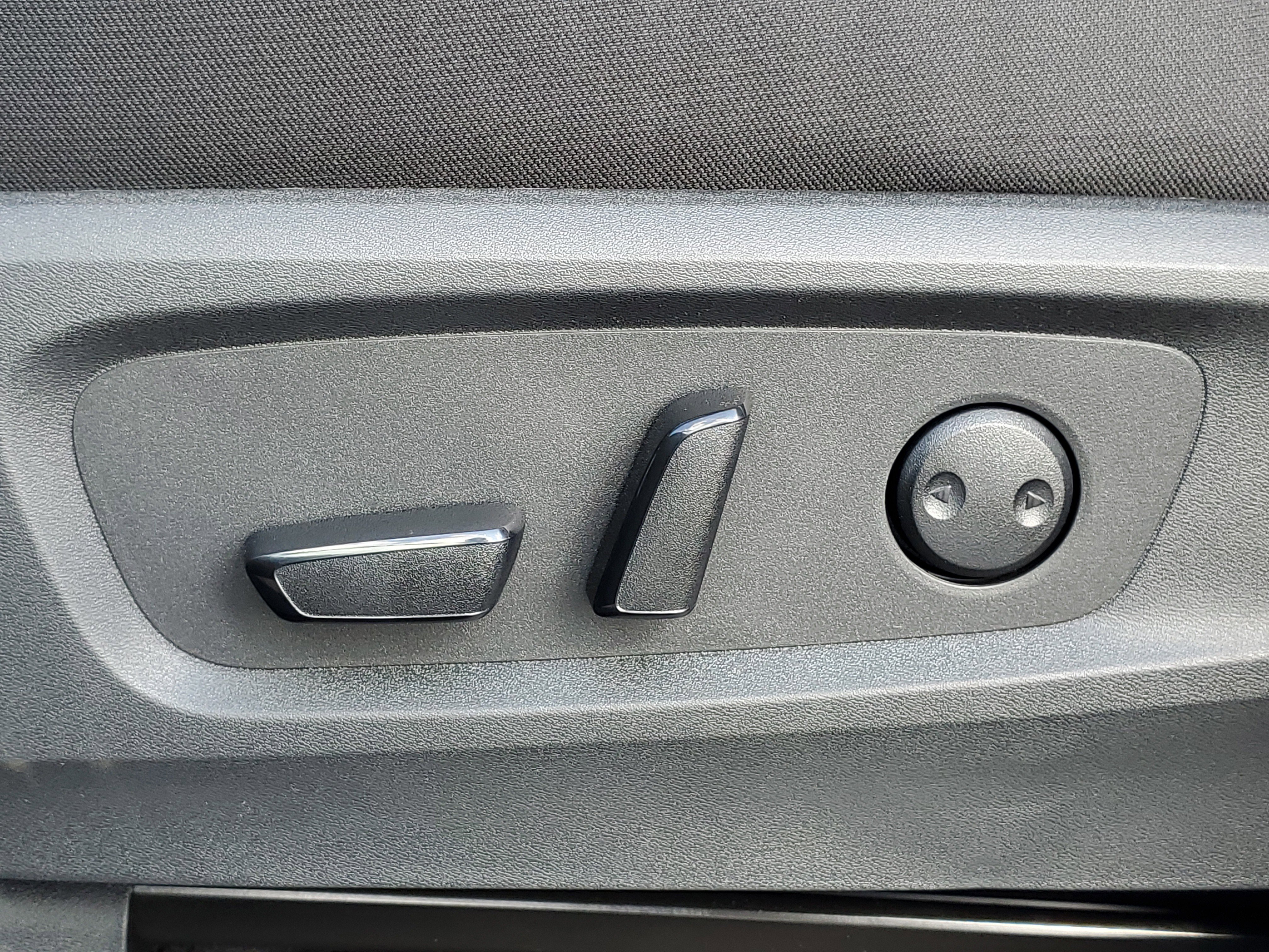 New 2026 Nissan Pathfinder SV w/ SV Premium Package image 6