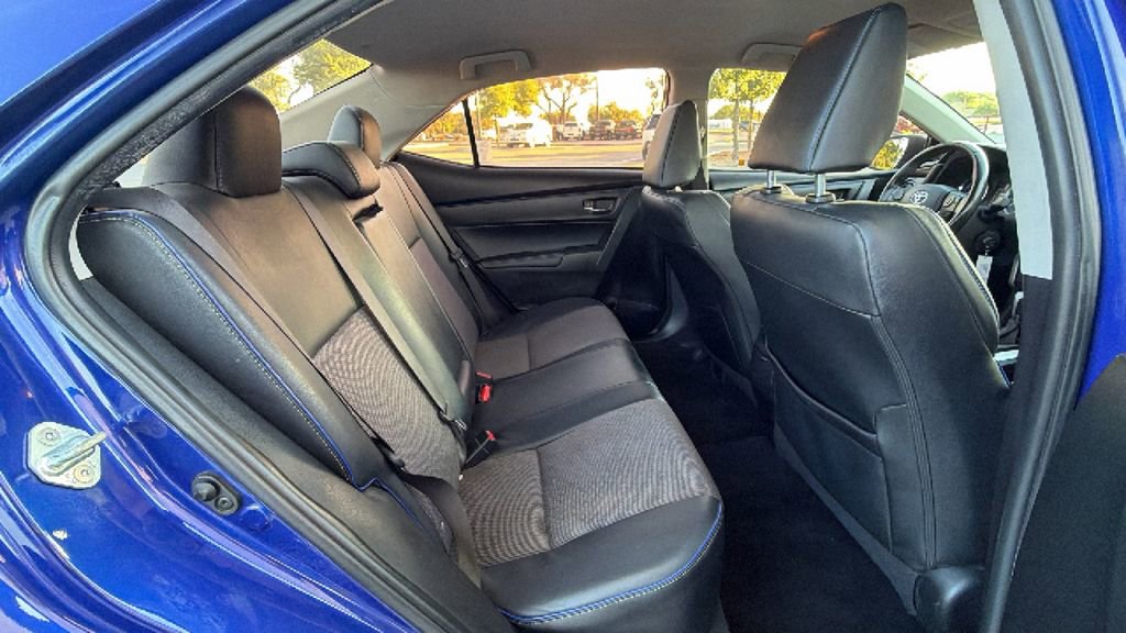 Used 2017 Toyota Corolla SE image 38