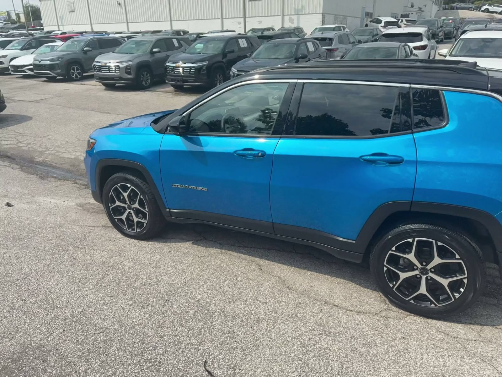 Used 2025 Jeep Compass Limited AWD/4WD image 9