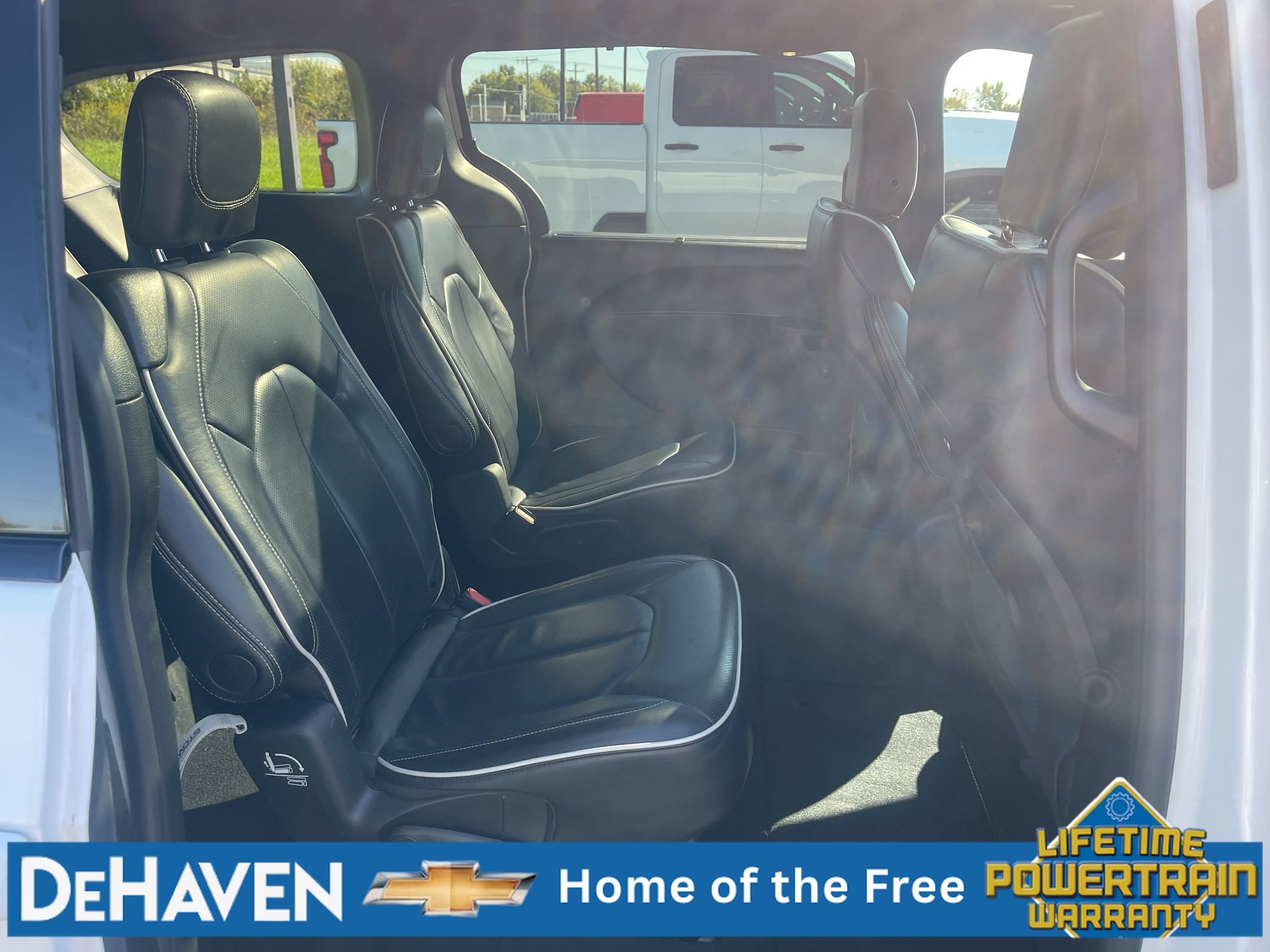 Used 2025 Chrysler Pacifica Limited FWD image 27