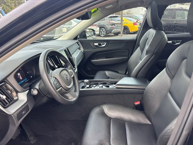 Used 2023 Volvo XC60 B5 Core image 2