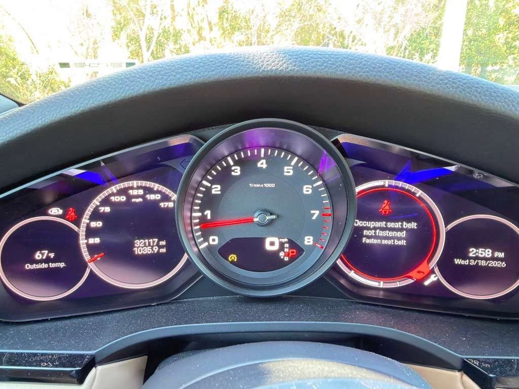 Certified 2023 Porsche Cayenne Platinum Edition image 11