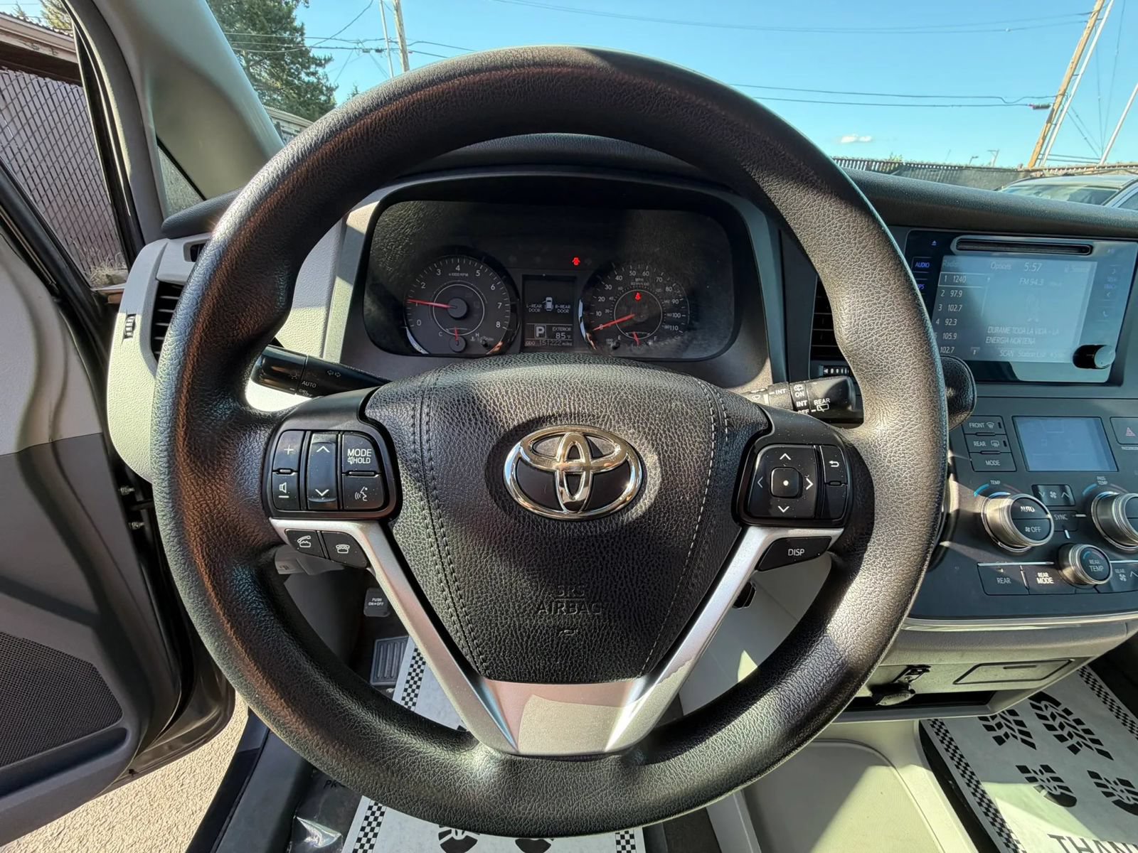 Used 2017 Toyota Sienna LE FWD image 19