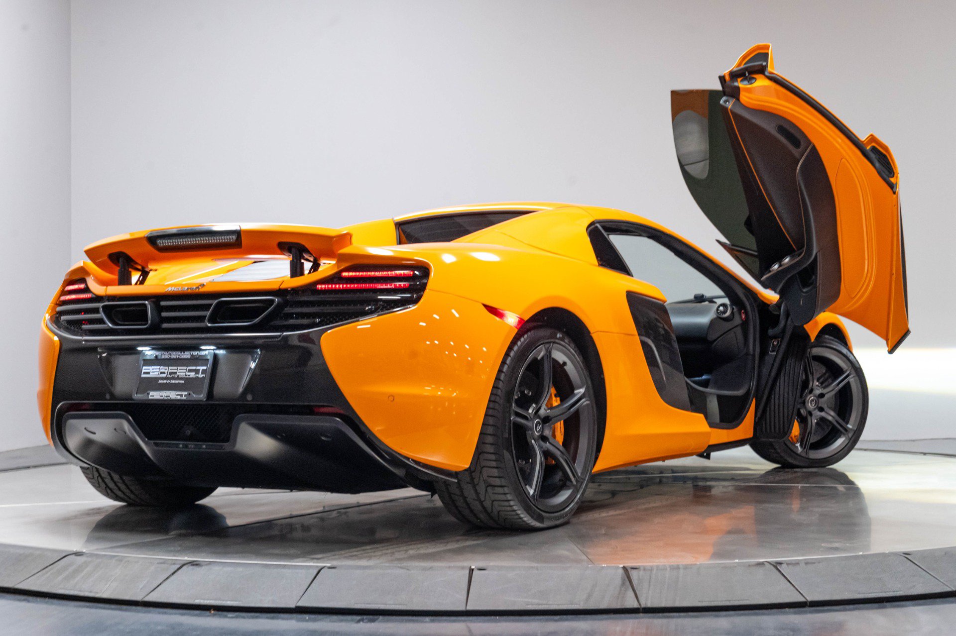 Used 2015 McLaren 650S Spider RWD image 70