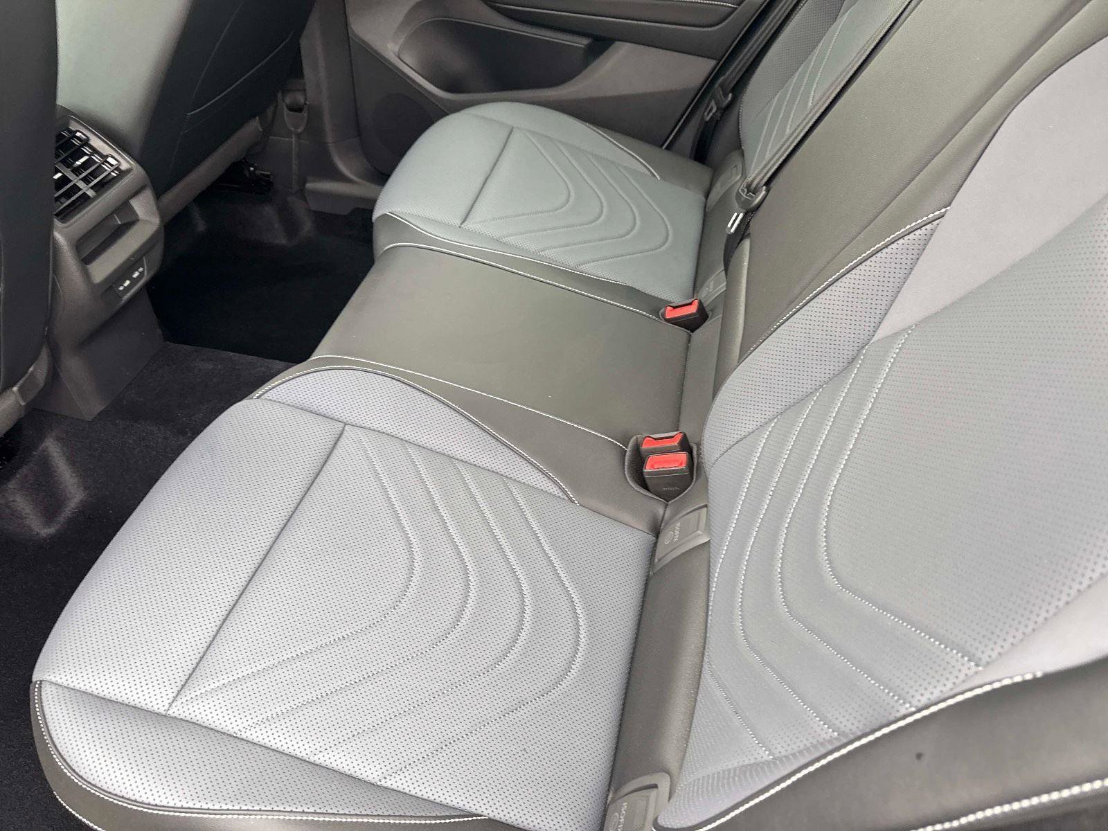 New 2026 Volkswagen Tiguan SE R-Line image 14