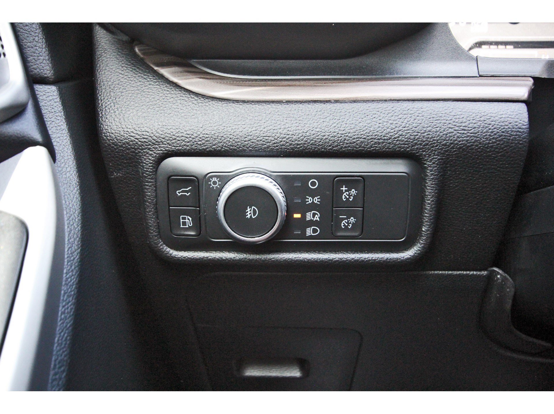 Used 2021 Ford Explorer Limited w/ Hybrid Equipment Group 310A RWD image 21