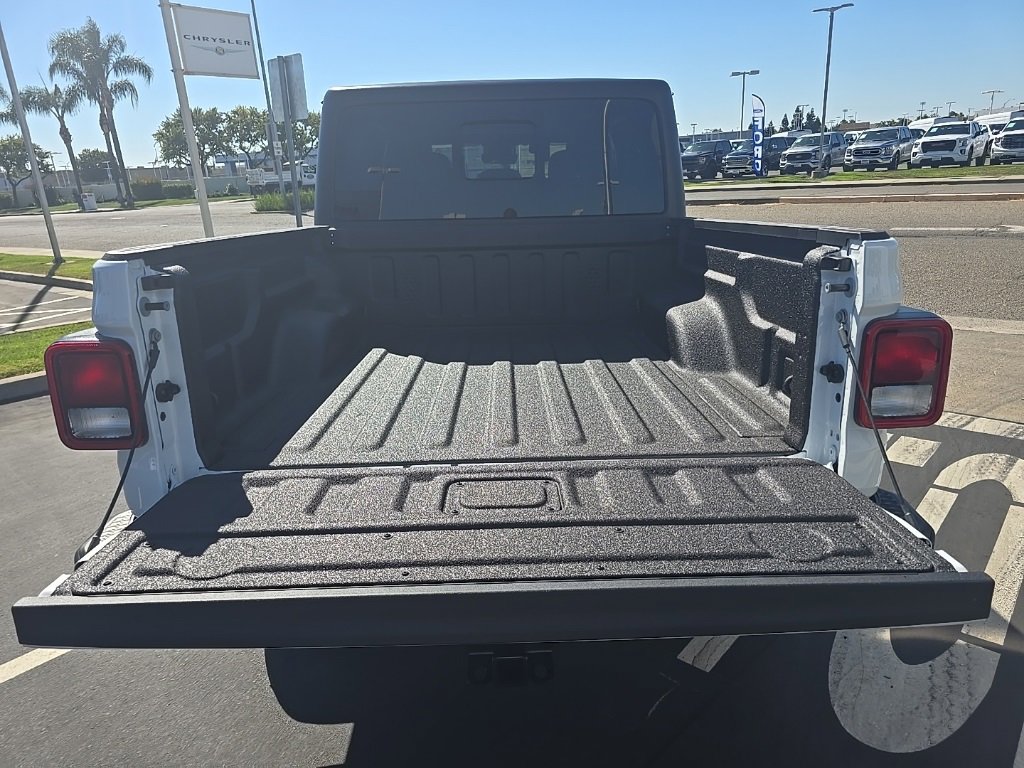New 2025 Jeep Gladiator Sport image 16