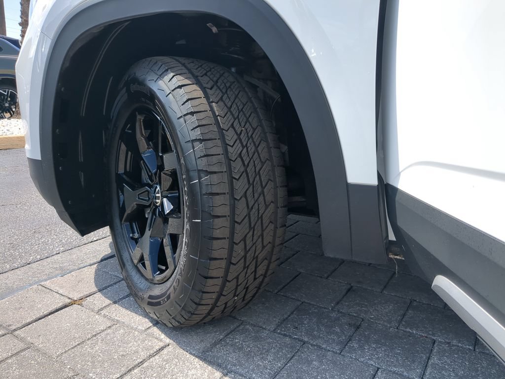 Certified 2024 Volkswagen Atlas Peak Edition SE AWD/4WD image 37