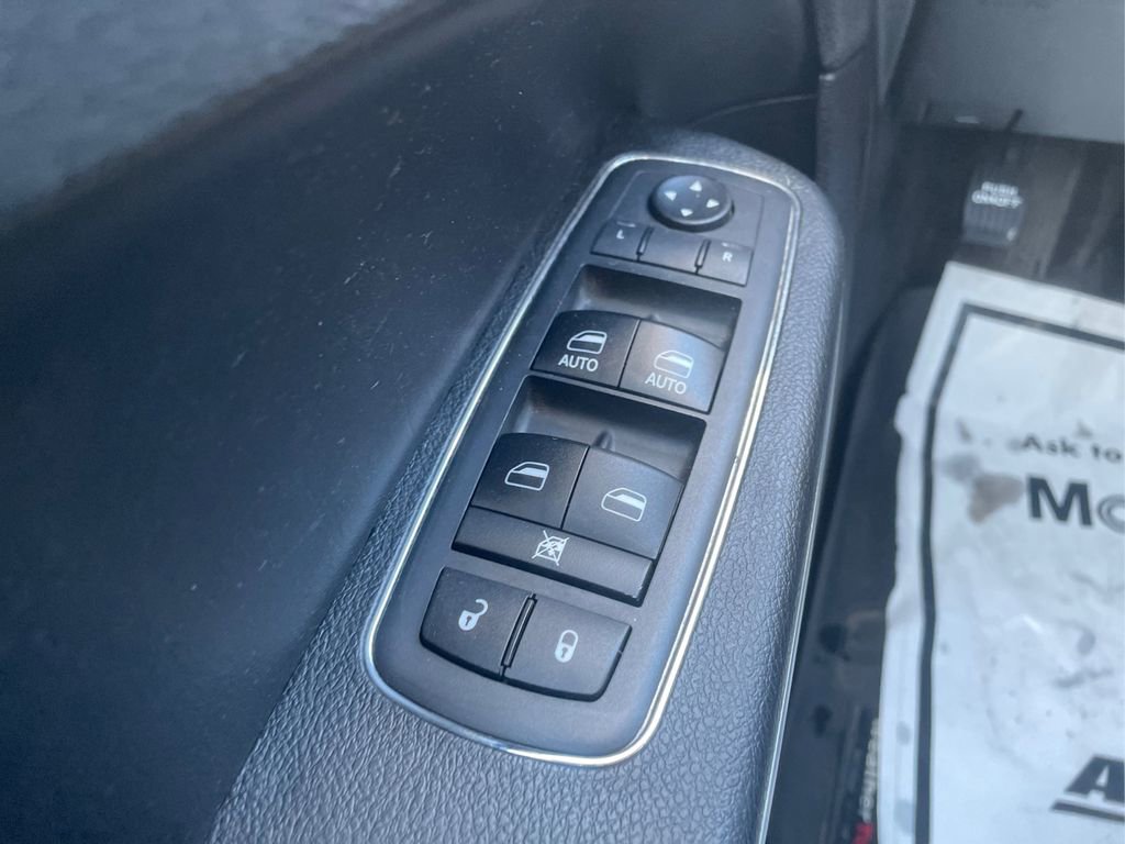 Used 2018 Chrysler 300 Limited w/ Safetytec Plus Group AWD/4WD image 32
