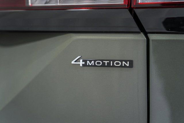 Used 2025 Volkswagen Atlas Peak Edition SE image 8