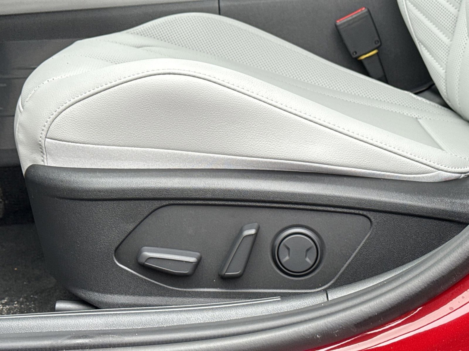 New 2026 Hyundai Elantra Limited image 14