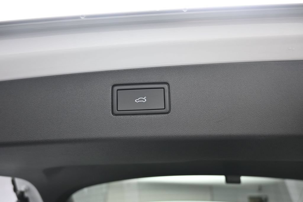 New 2026 Volkswagen Tiguan SE FWD image 28