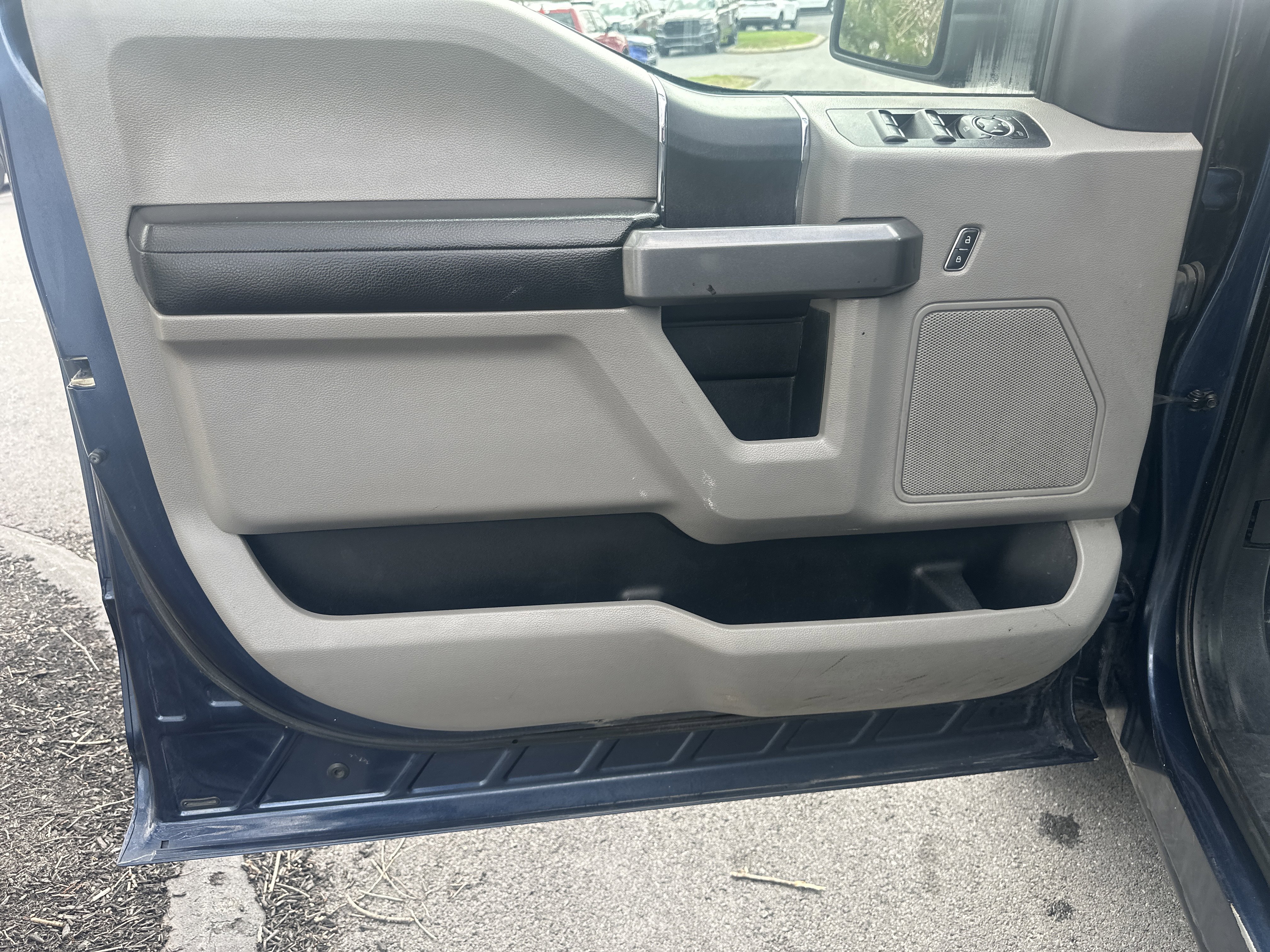 Used 2015 Ford F150 XLT AWD/4WD image 15