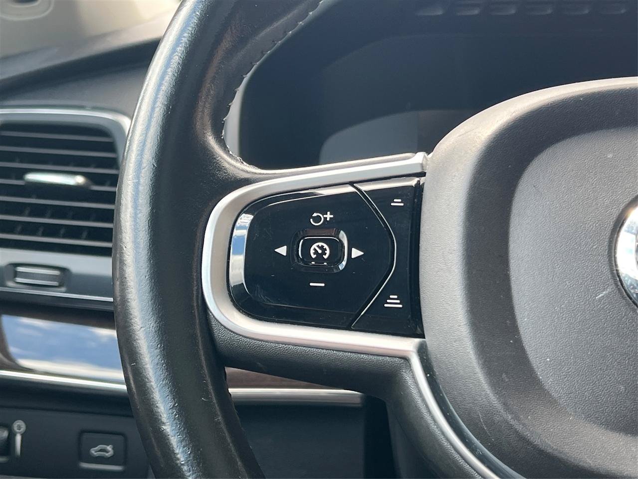 Used 2019 Volvo XC90 T5 Momentum AWD/4WD image 40