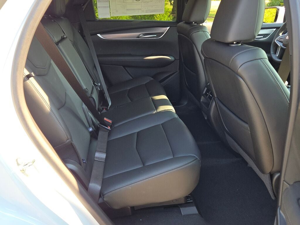 New 2025 Cadillac XT5 Luxury image 14