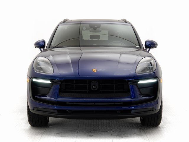 Certified 2025 Porsche Macan AWD/4WD image 31