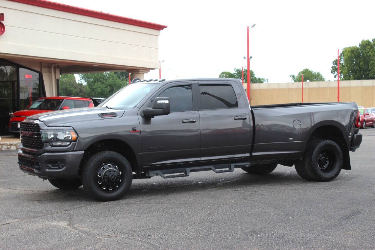Used 2024 RAM 3500 Big Horn w/ Night Edition AWD/4WD image 6