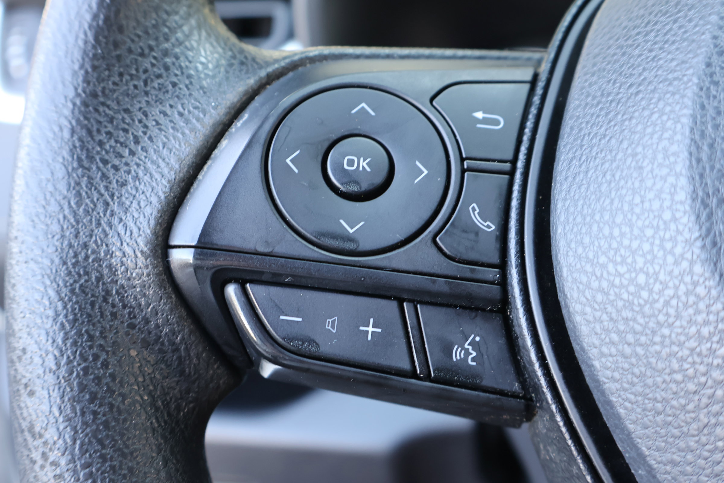 Used 2019 Toyota RAV4 LE FWD image 26