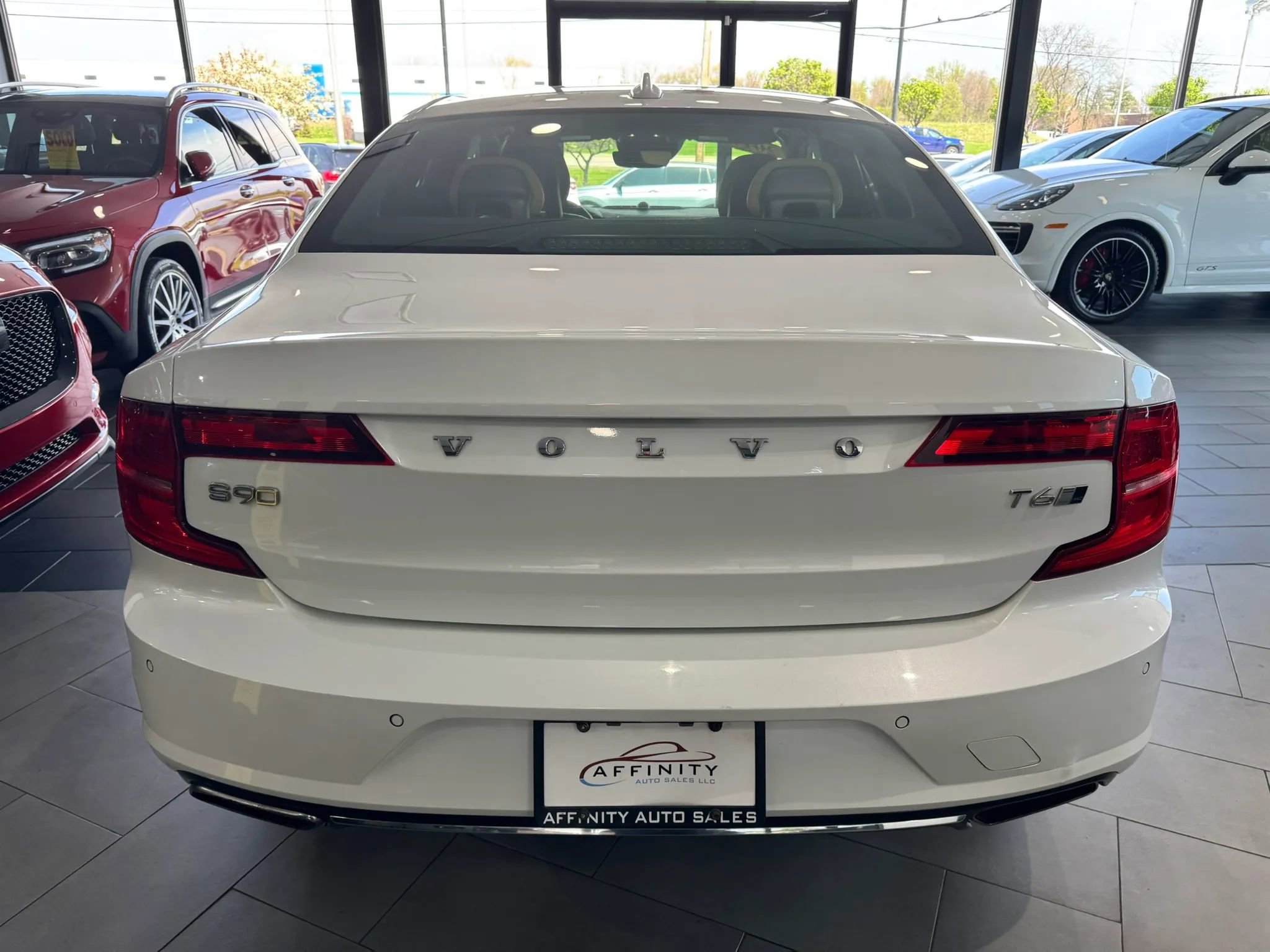 Used 2017 Volvo S90 T6 Inscription w/ Vision Package AWD/4WD image 4