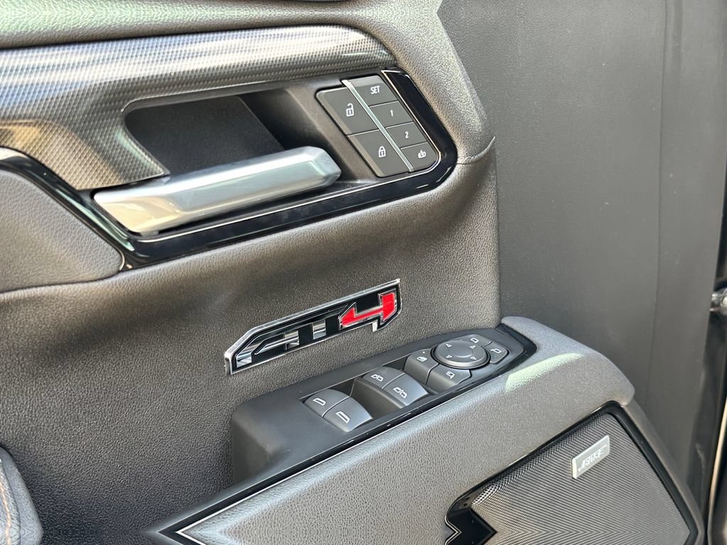 Used 2025 GMC Sierra 1500 AT4 w/ Technology Package AWD/4WD image 12