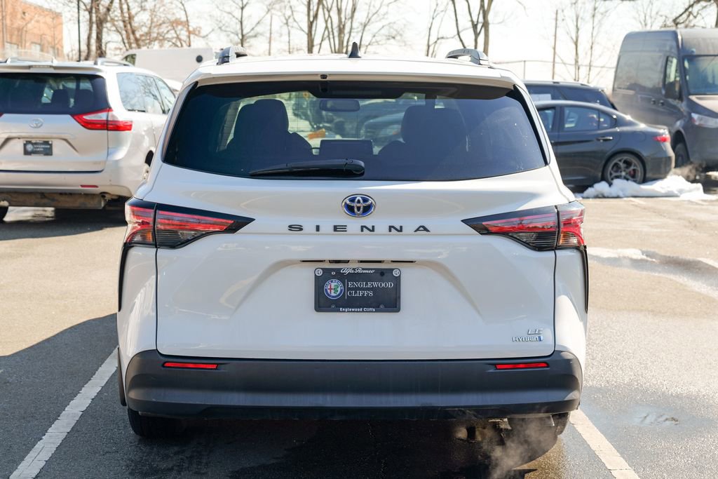 Used 2022 Toyota Sienna LE w/ LE Plus Package image 6