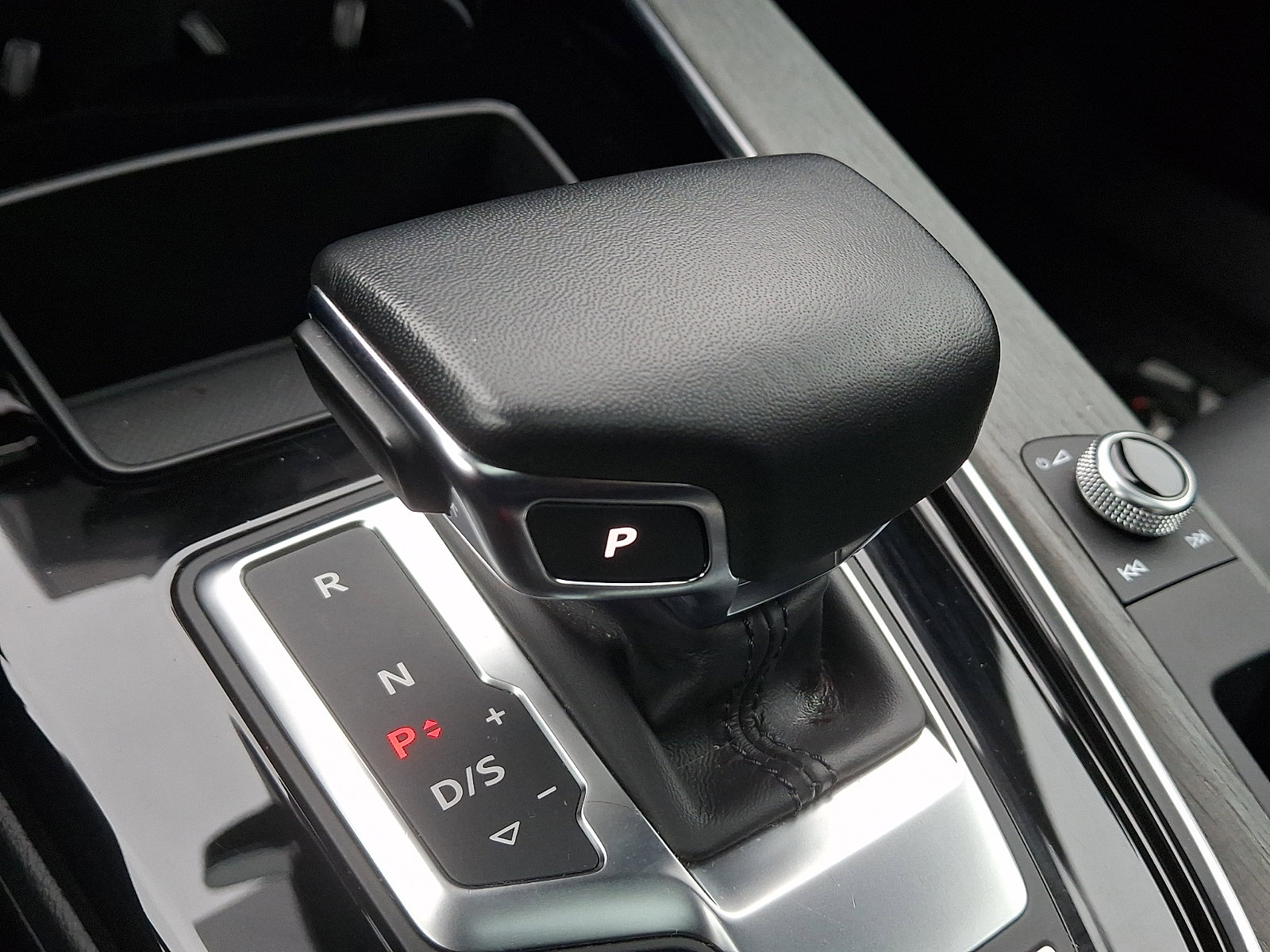 Used 2023 Audi A4 2.0T Premium w/ Convenience Package image 15