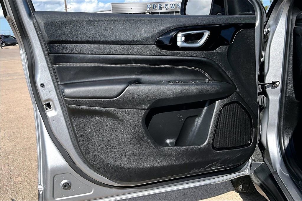 Used 2023 Jeep Compass Altitude image 16