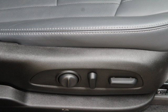 Used 2021 Buick Enclave Essence image 12