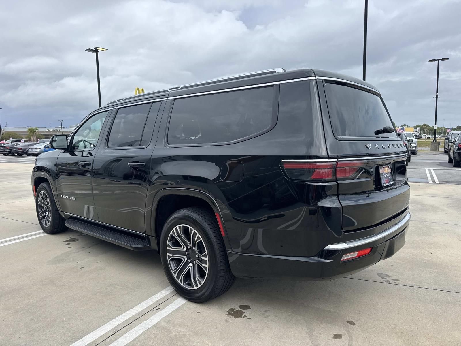 Used 2024 Jeep Wagoneer L Series II image 5