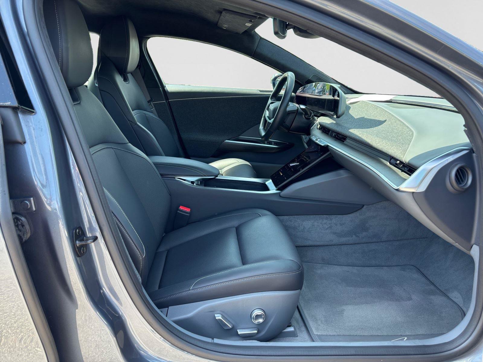Used 2024 Lucid Air Pure RWD image 16