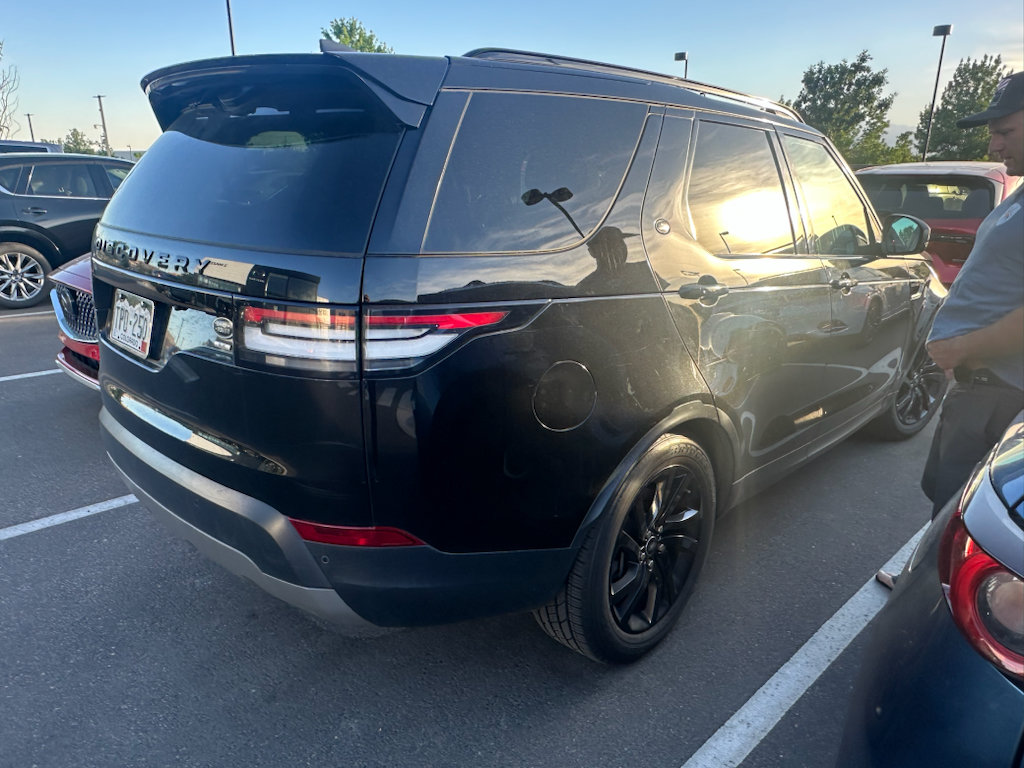 Used 2017 Land Rover Discovery SE AWD/4WD image 3