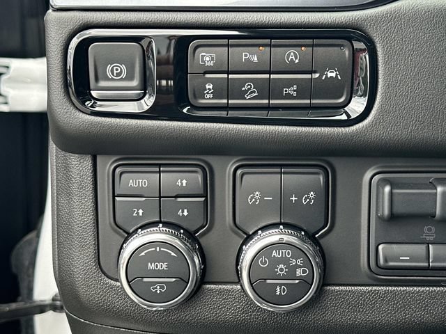 Used 2025 GMC Yukon XL AT4 w/ AT4 Premium Plus Package AWD/4WD image 12