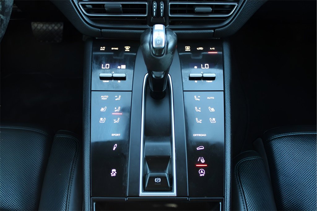 Used 2023 Porsche Macan Turbo image 21