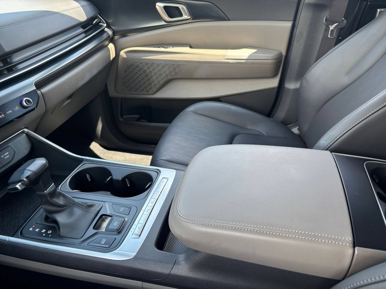 Used 2026 Kia Carnival FWD image 44