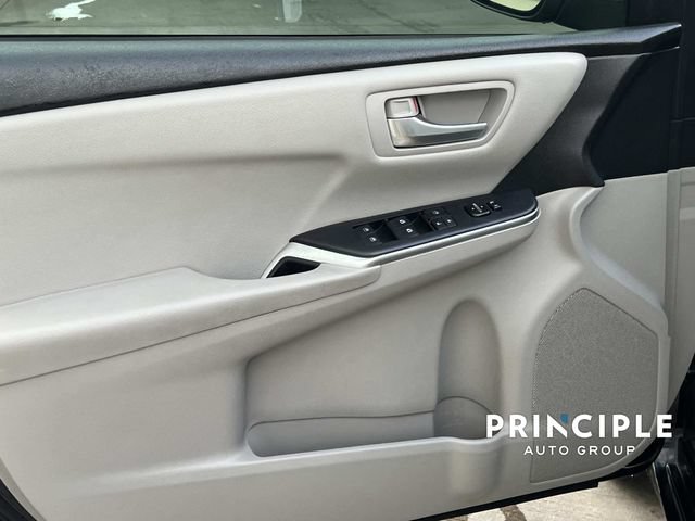 Used 2016 Toyota Camry SE FWD image 12