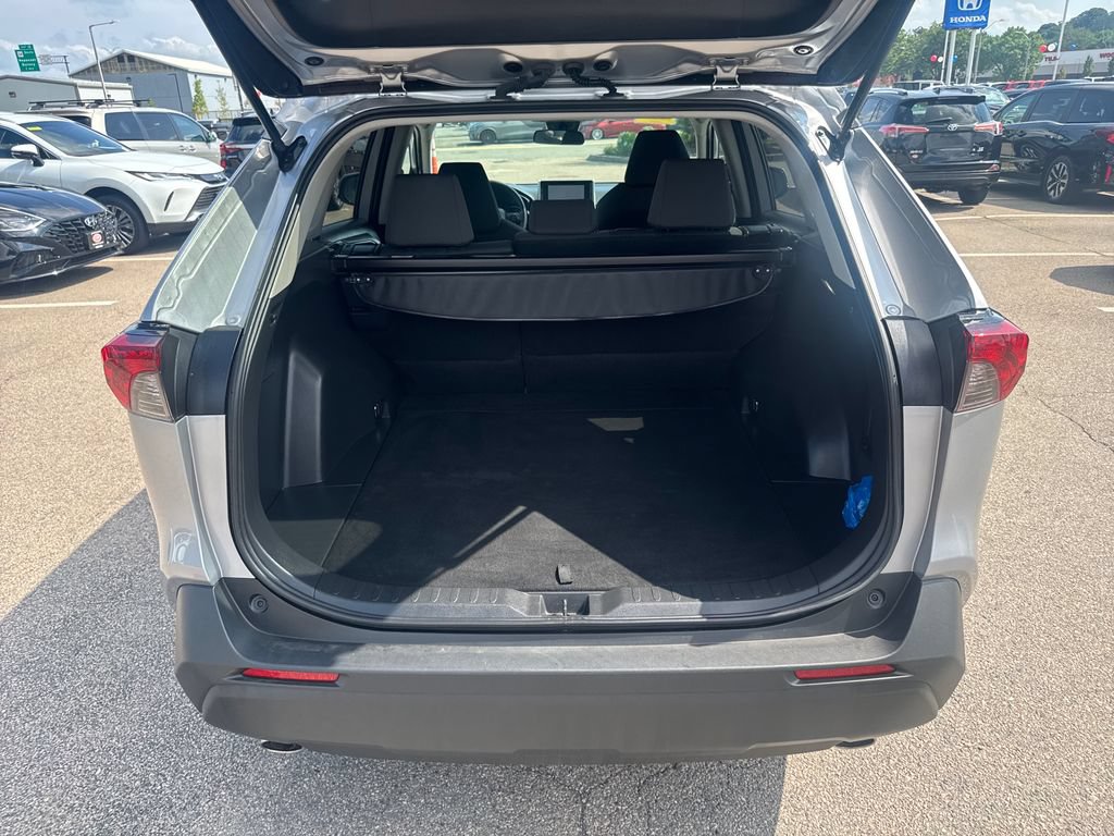 Used 2025 Toyota RAV4 XLE AWD/4WD image 7