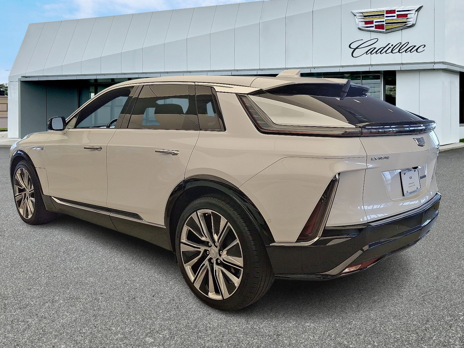 Used 2025 Cadillac Lyriq Luxury AWD/4WD image 4