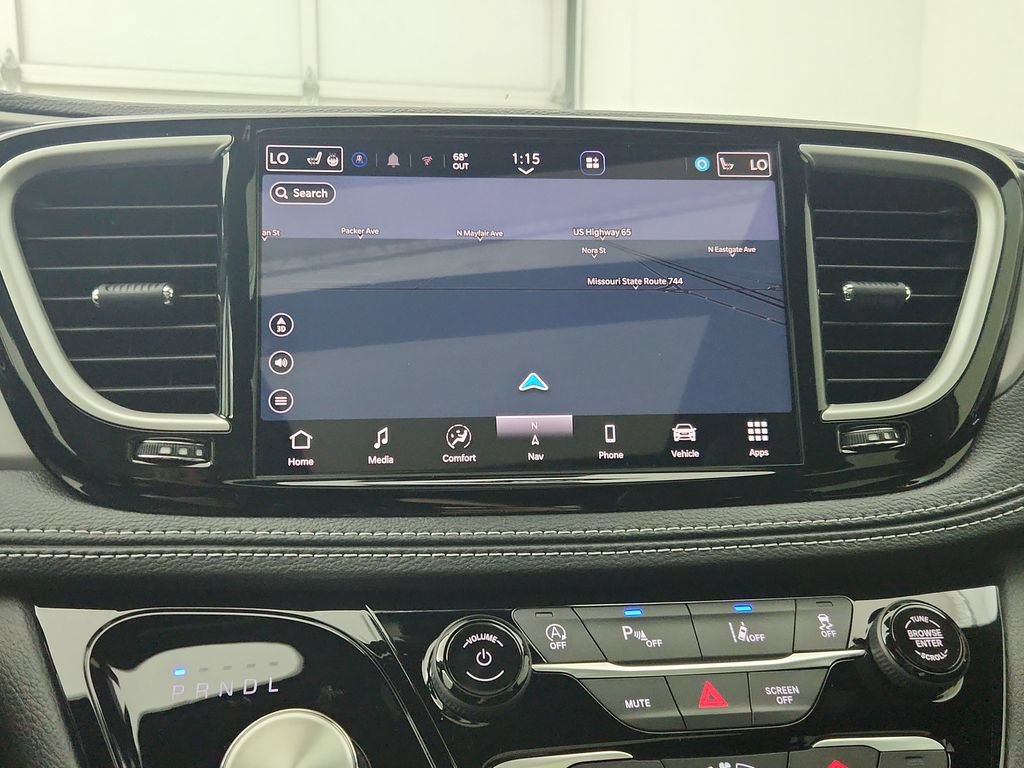 New 2027 Chrysler Pacifica Limited AWD/4WD image 25