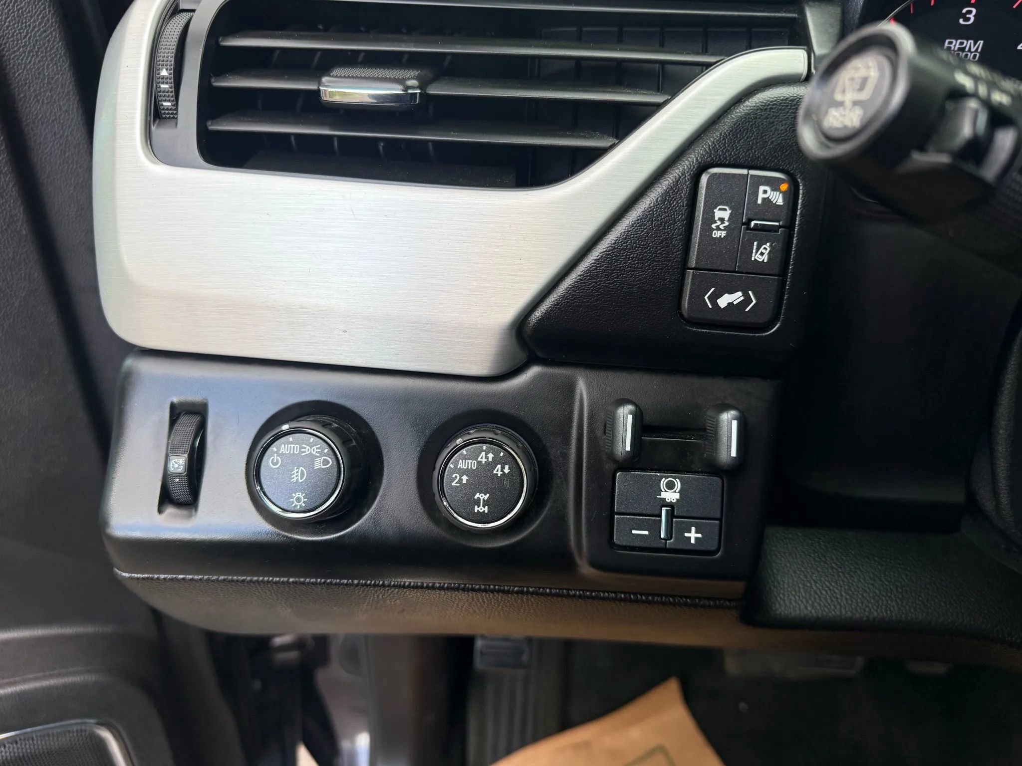 Used 2015 GMC Yukon SLT w/ Open Road Package image 24