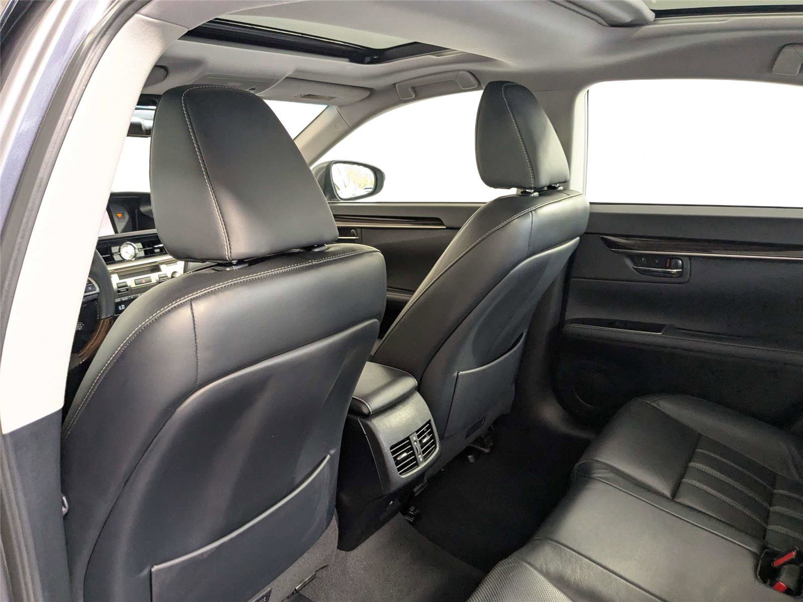 Used 2016 Lexus ES 350 w/ Luxury Package w/Wood Trim image 33