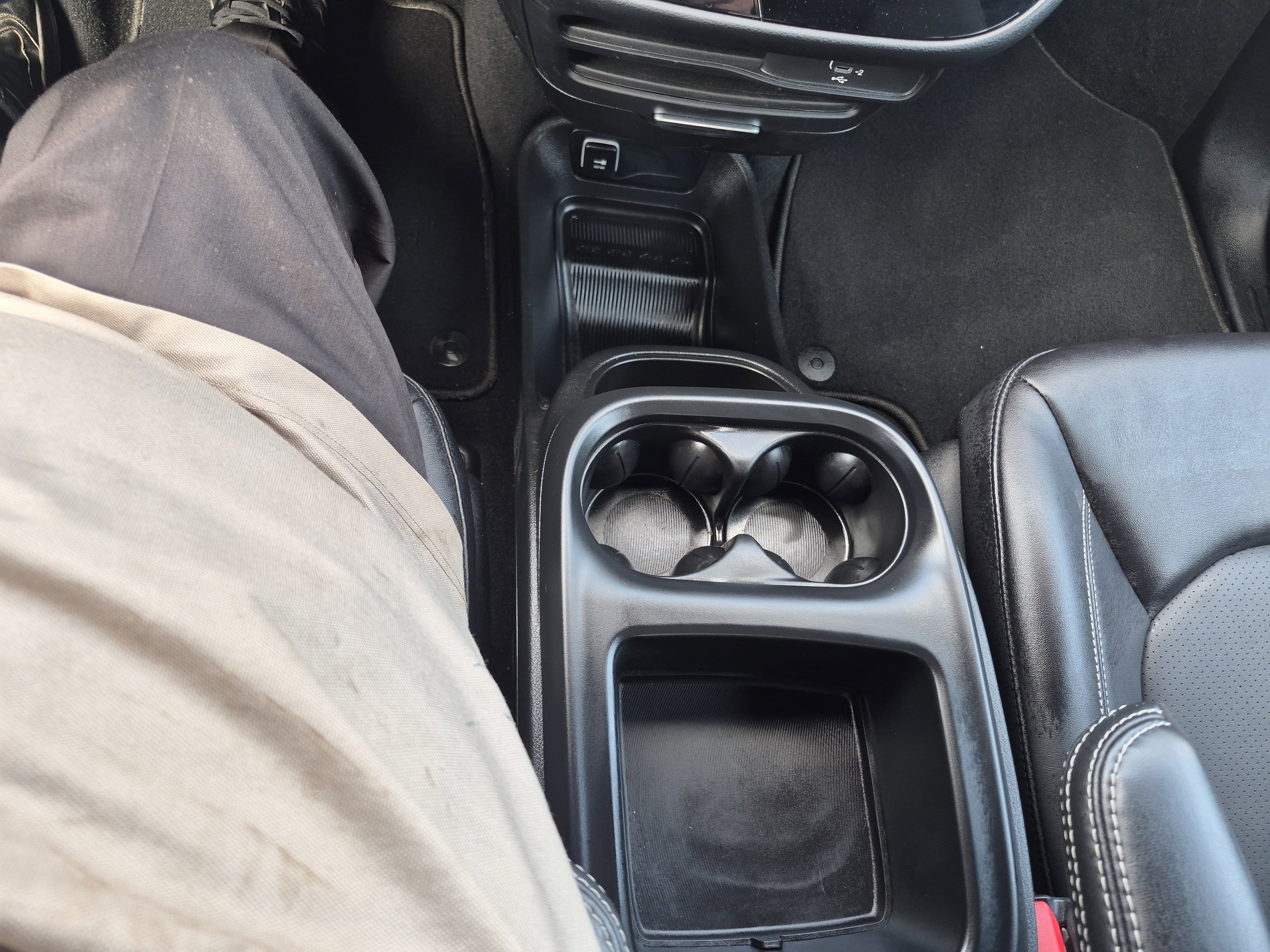 Used 2026 Chrysler Pacifica Select image 28