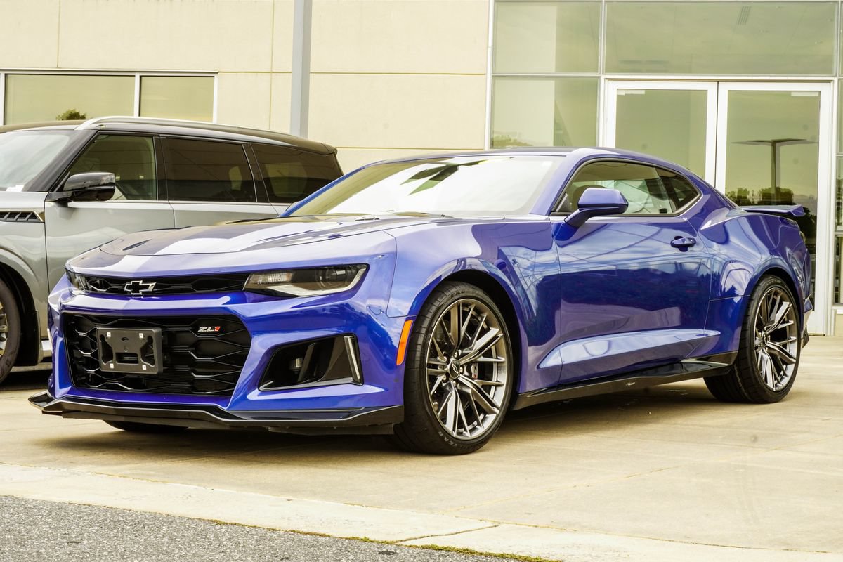 Used 2022 Chevrolet Camaro ZL1 RWD image 8
