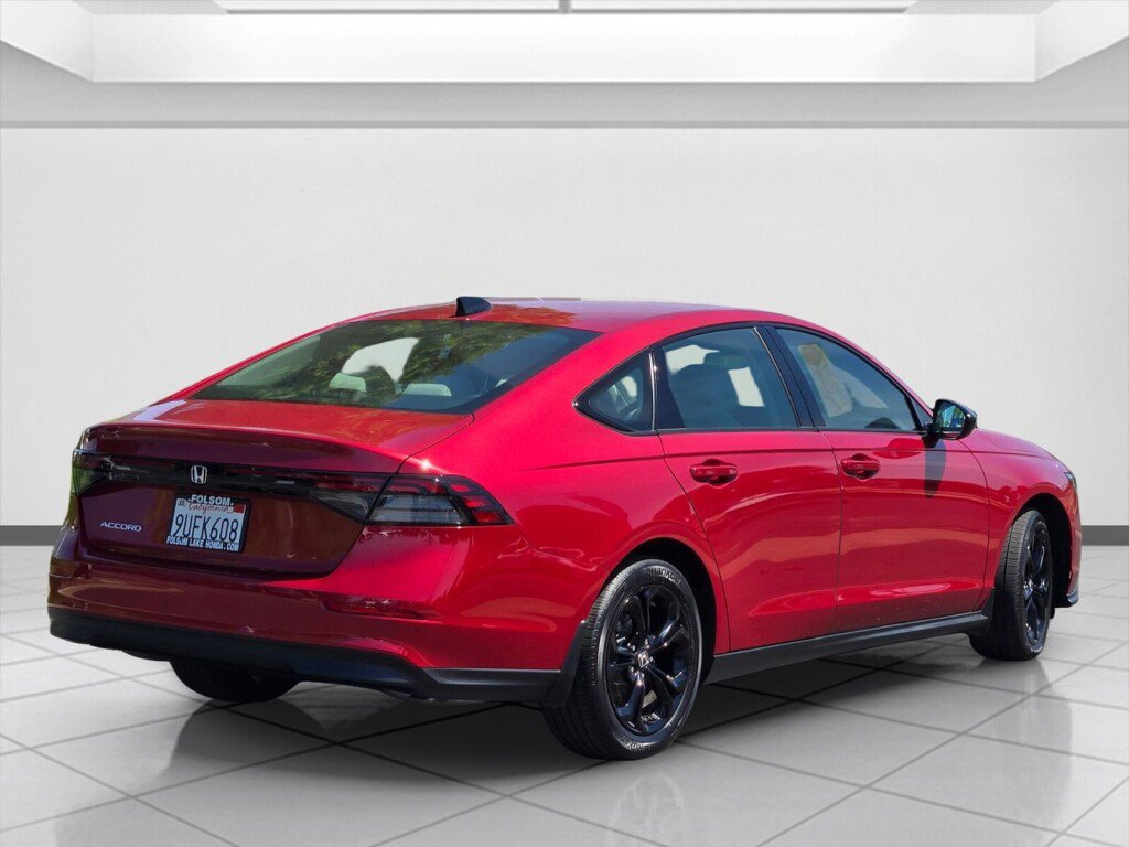 Certified 2025 Honda Accord SE image 5