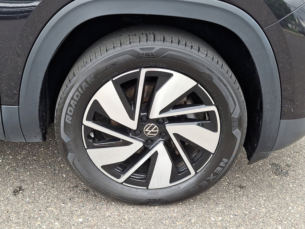 Used 2025 Volkswagen Atlas SE AWD/4WD image 9