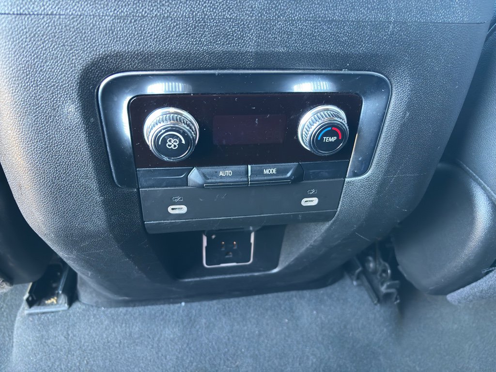 Used 2024 GMC Yukon SLT image 23