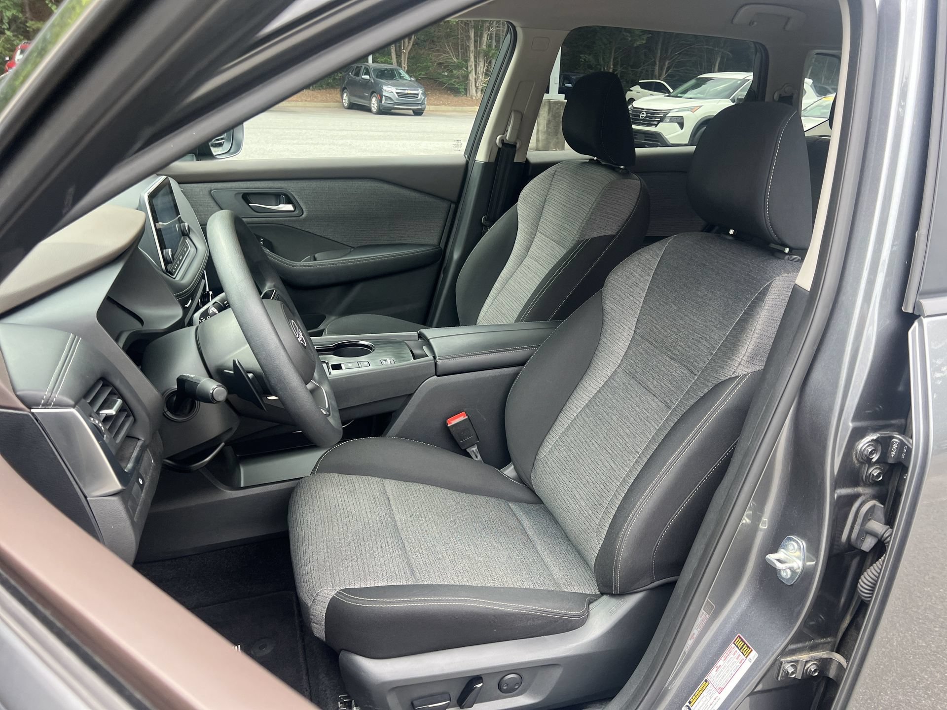 Certified 2023 Nissan Rogue SV FWD image 16