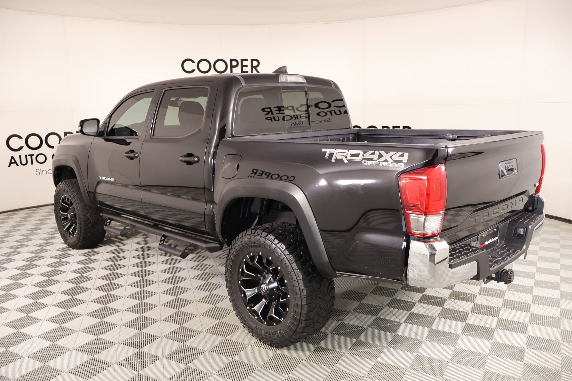 Used 2017 Toyota Tacoma TRD Off-Road w/ Tow Package (A/T) AWD/4WD image 22