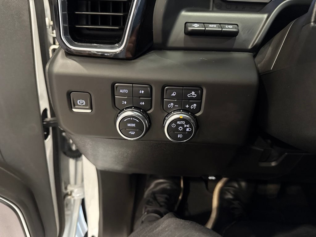 Used 2024 GMC Sierra 3500 Denali w/ Denali Reserve Package AWD/4WD image 36
