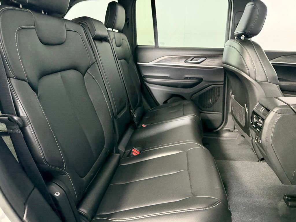 Certified 2025 Jeep Grand Cherokee Limited image 29