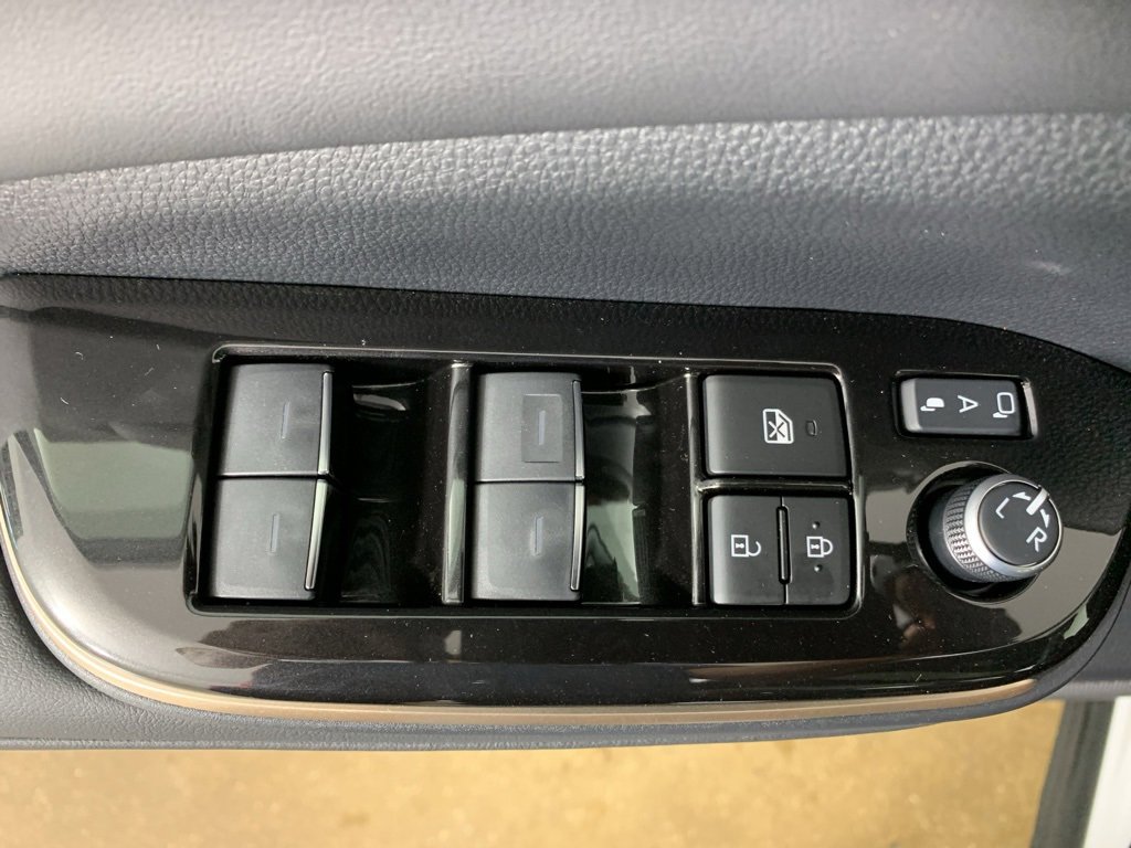 New 2026 Toyota Crown Platinum image 17